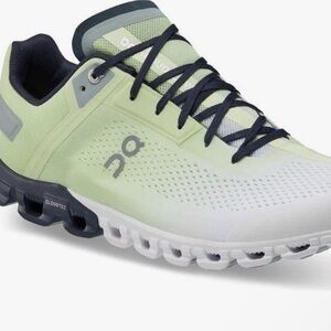 Womens On cloud cloudflow meadow and white athletic Shoes size 10 New in box